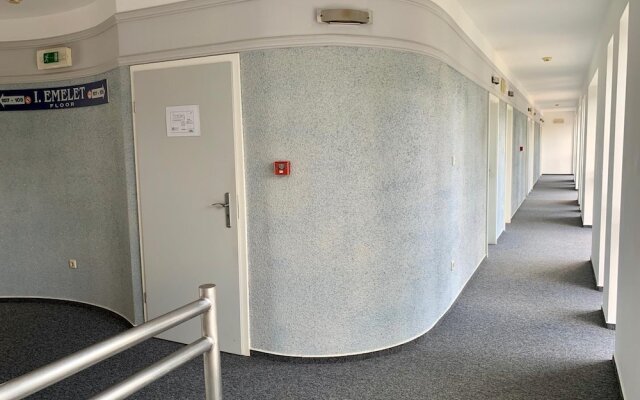 Well Hotel
