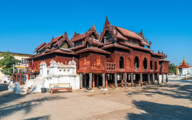The Manor Lake Front Resort by Phyu Zin Group of Hotels