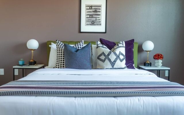 Sleek 2br/2ba Apt in Downtown Phoenix