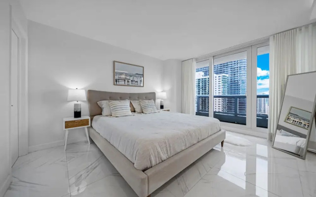 Serene and Modern Apartment Centrally Located