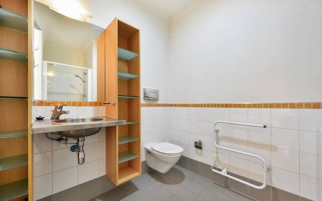 QV Harbour Private Apartment - 700