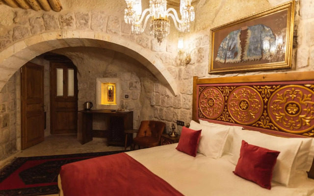 Solo Cave Suites