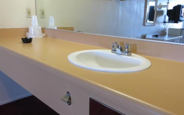 Beach Inn - A Huntington Beach Motel