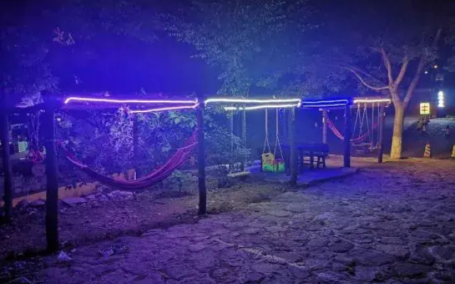 Monkey Mountain Villa Hotel