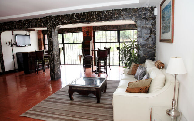 Nest Hotel B & B