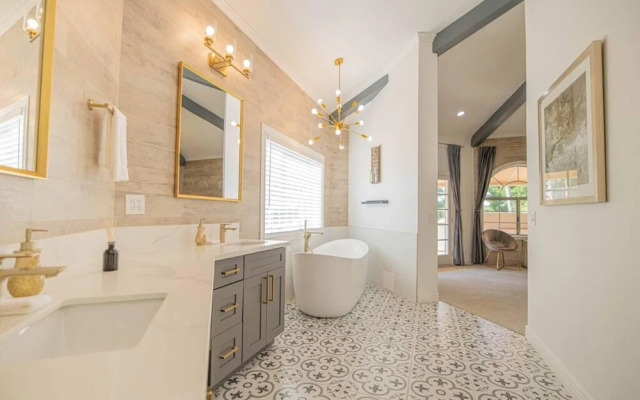 Greens A Luxury Las Vegas Pool Villa