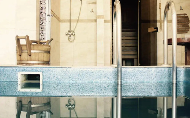 Gusarskiy Hotel and Apartment