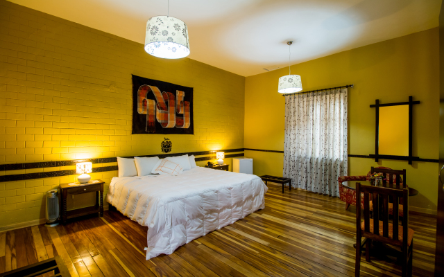 Yabar Hotel Plaza
