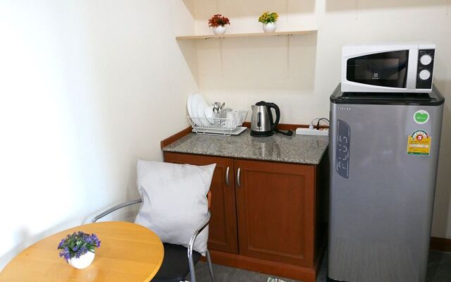 Baansuan Condo - MRT Cultural Station