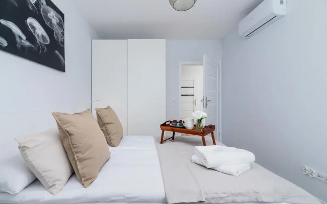 Apartment Bronowicka by Renters