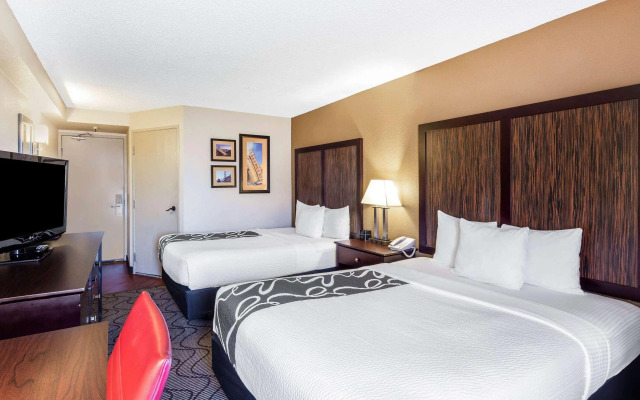 La Quinta Inn & Suites by Wyndham Oakland Airport Coliseum