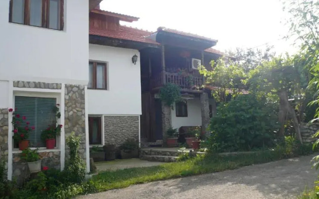 Agro-pensiunea "Plaiul Castanilor"