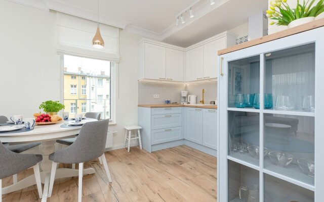 Amber Estate II by Renters