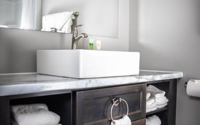 Newfound Inn & Suites