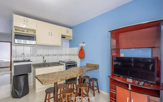 Beachfront Apartment in BC Great Location Eit302