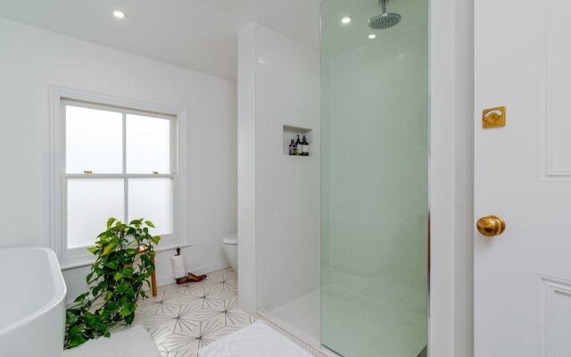 Charming 3br Home in East London W/Terrace
