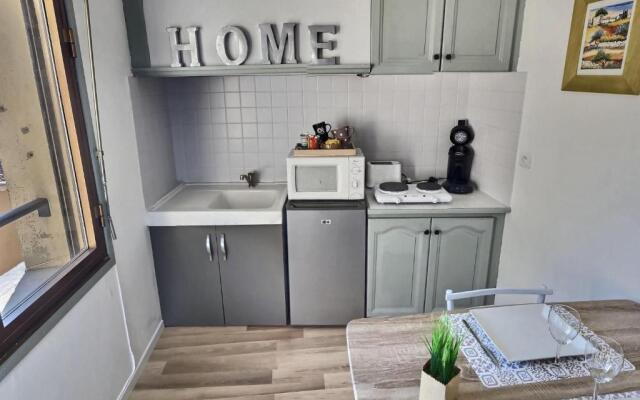 Studio vue sur les toits, lumineux Moustiers #2