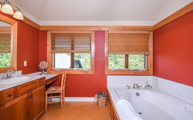 Lake Effect 5 Bedroom House