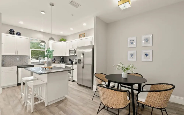 NEW Canopy Cabana Luxury Downtown Apt