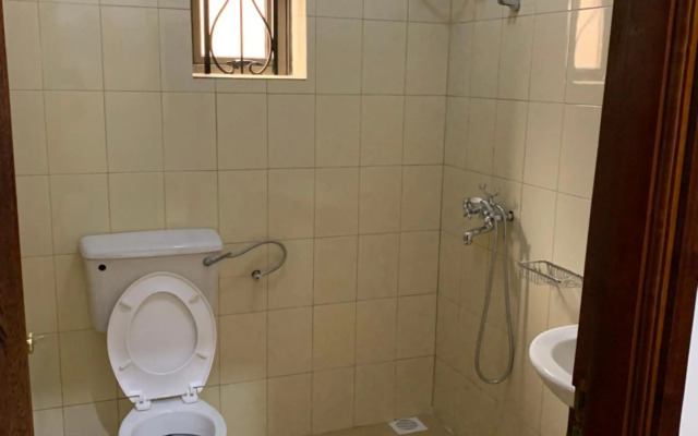 Cozy 2-bedroom Apartment within city limits.