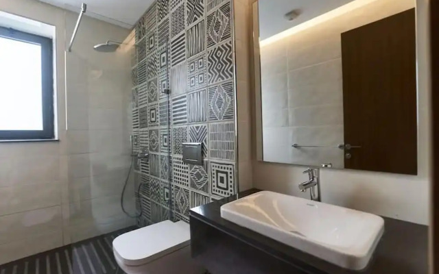 Saoirse at Lake View Residence