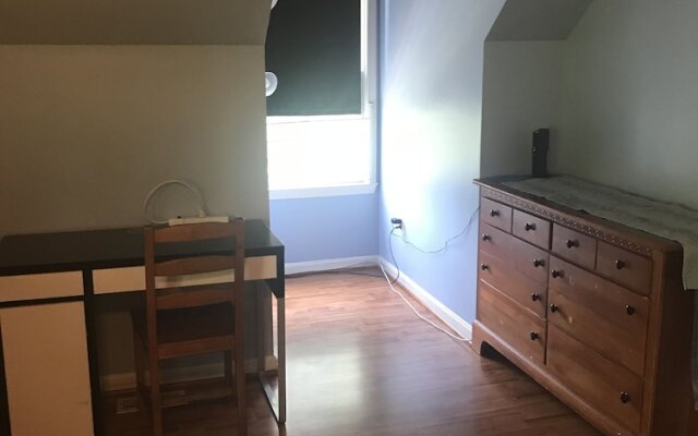 Annapolis home with many amenities