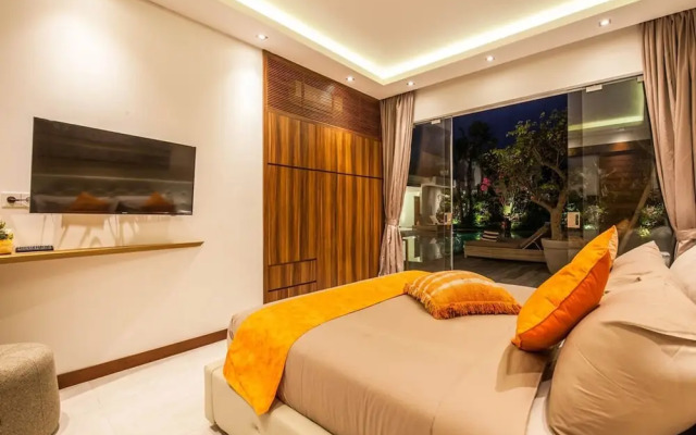 Villa 15 Stunning 6 BR Villa 400m to Beach