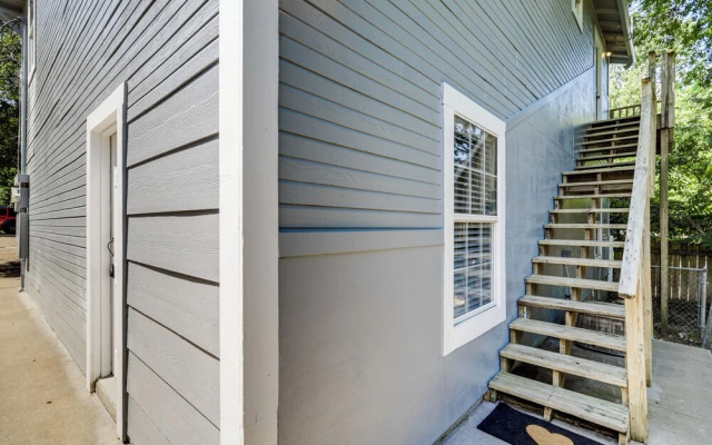 Wine Tours & Antiquing: Townhome Near Dtwn Brenham