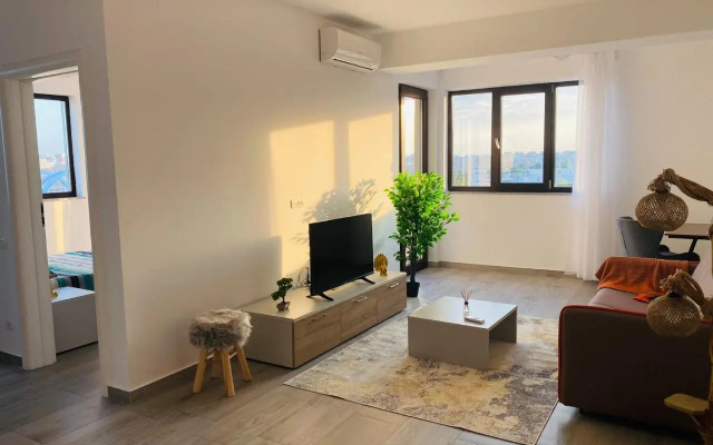 SOHO Apartment - City View with Rooftop Garden