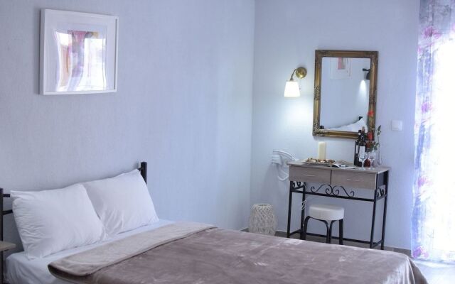 Gatos Village Studios & Apartments