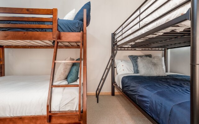 CENTRALLY Located 3-Br Home | TRUE Ski In/Out | FREE access to Pools & Hot Tubs