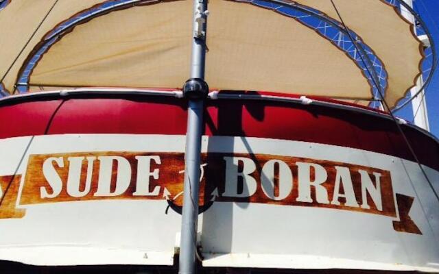 Yuzer Hotel Sude Boran