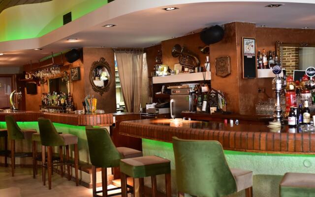 Epidavros Plaza Hotel - Music Bar