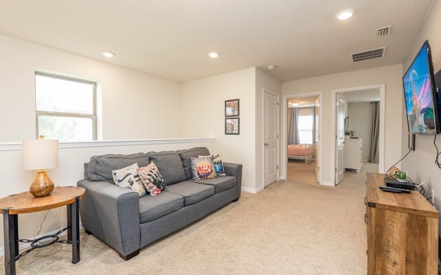 Tvpm-4638td/sr 5 Bedroom Townhouse by RedAwning