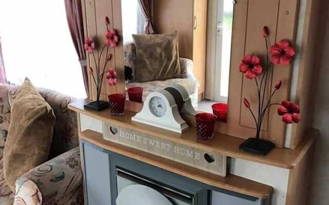 T & J's Caravan - 207 Happy Day's