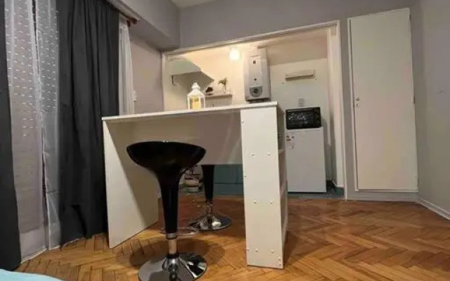 Monoambiente muy luminoso 2 cuadras Plaza de Mayo.