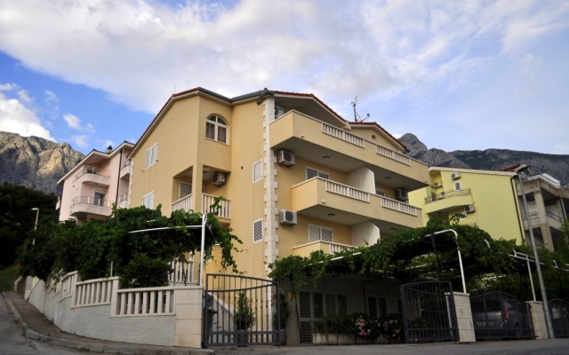Studio apartment Ivi - big parking and courtyard SA3 Makarska, Riviera Makarska