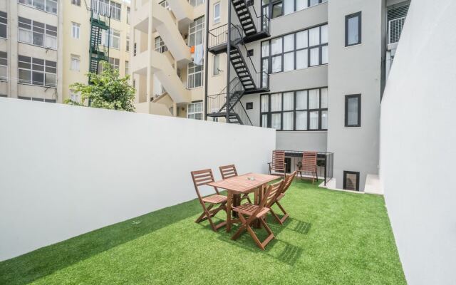 Gulbenkian 2 bedroom with Private Garden