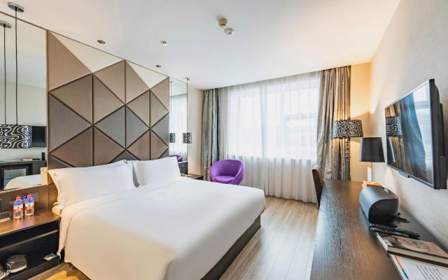 Orange Hotel (Dalian Zhongshan Square, Renmin Road)