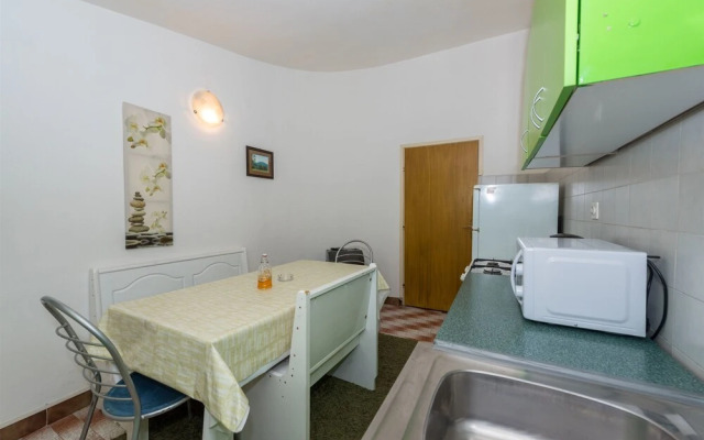 Apartments and Rooms Dragica