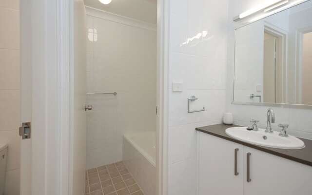 Nicholli, Bay Parklands, Unit 35/2 Gowrie Avenue