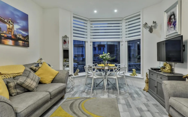The Apartment, Luxury for up to 4 Guests