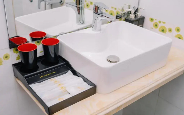 Cat Ba Seaview Hotel