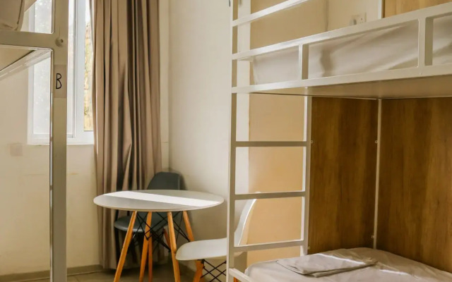Follow the Sun Boutique Hostel - Pool, Breakfast & Sea Views