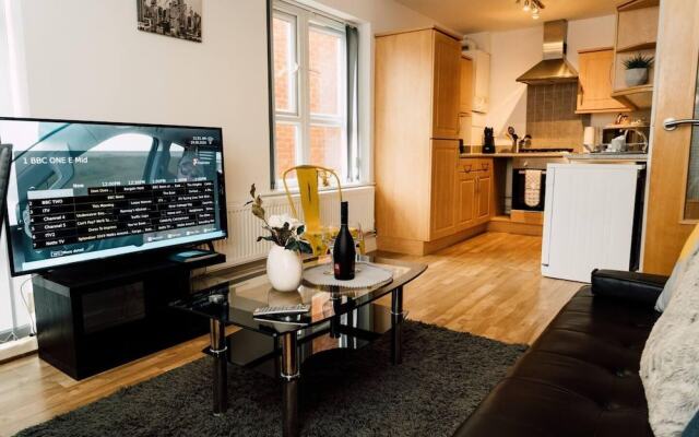 Impeccable 2-bed Apartment in Derby, England