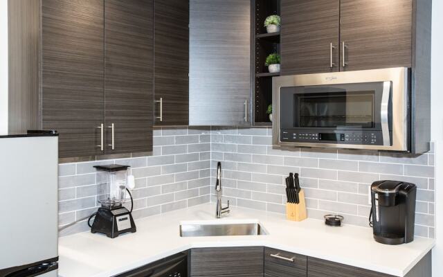 Modern Seattle Condo Sleeps 4