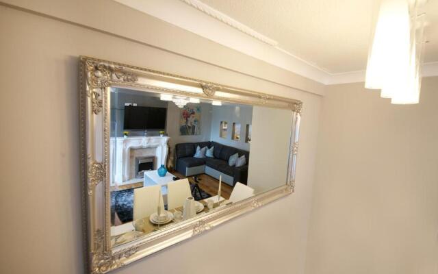 Gorgeous Manchester Home with Garden & Parking