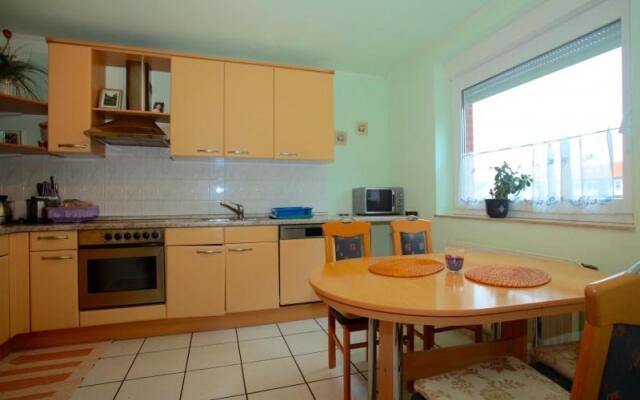 4526 Private Single Rooms
