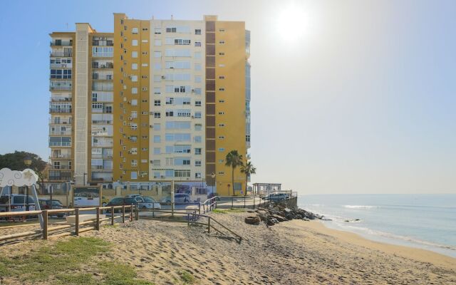 Almirante 903 JUST ON THE BEACH