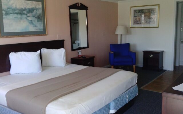 Westwoods Inn & Suites